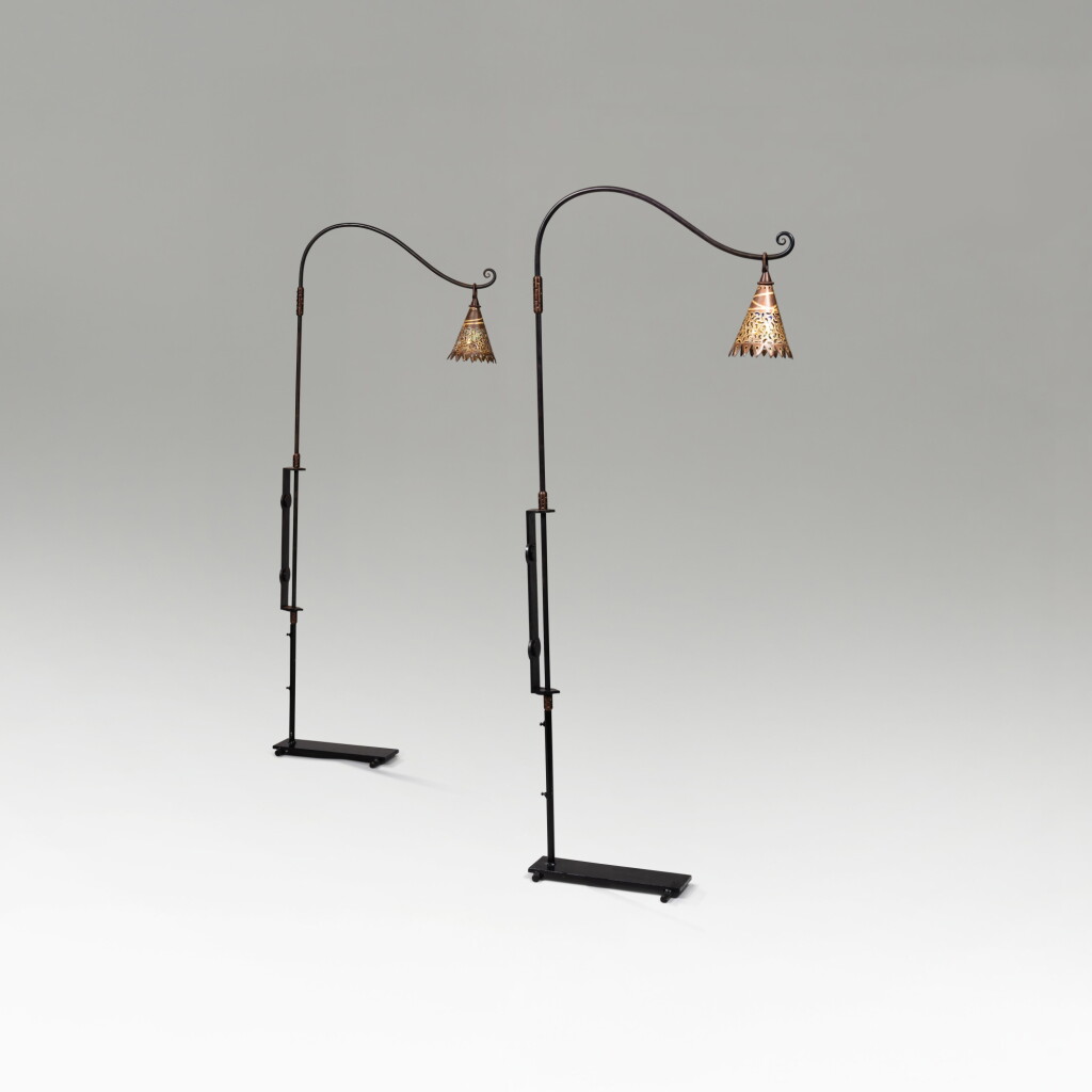 View full screen - View 1 of Lot 119. Paire de lampadaires, pièce unique.