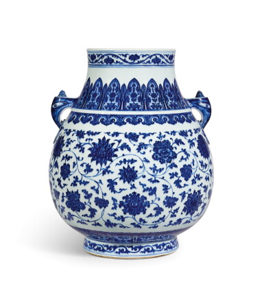 View full screen - View 1 of Lot 3646. A fine and large blue and white vase, hu Seal mark and period of Qianlong | 清乾隆 青花纏枝花卉紋鳩耳壺 《大清乾隆年製》款.