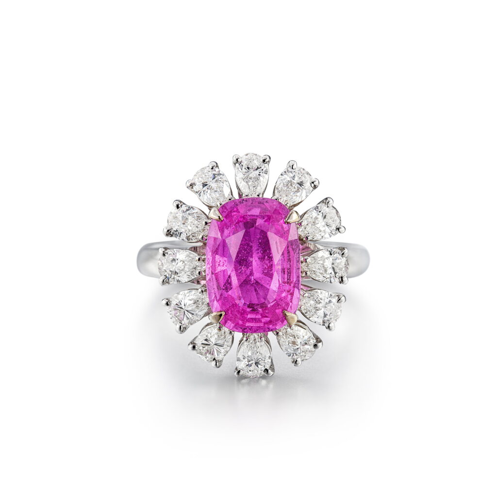 View full screen - View 1 of Lot 1733. Pink Sapphire and Diamond Ring | 4.26克拉 天然「馬達加斯加」未經加熱粉紅色剛玉 配 鑽石 戒指.