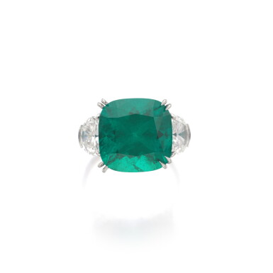 View full screen - View 1 of Lot 312. Emerald and diamond ring | 祖母綠配鑽石戒指.