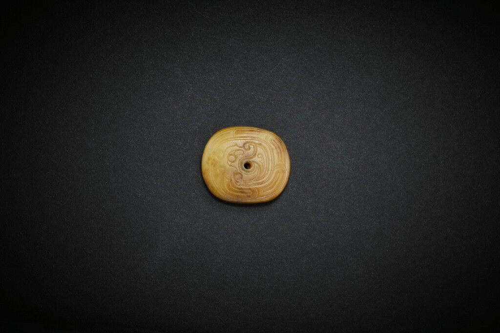 View full screen - View 1 of Lot 3855. A yellowish-celadon jade oval 'dragon' pendant, Western Zhou dynasty | 西周 青黃玉龍紋珮.