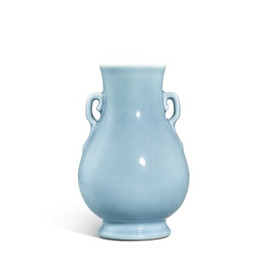 View full screen - View 1 of Lot 5842. A fine Ru-type celadon-glazed vase, Seal mark and period of Qianlong | 清乾隆 仿汝窰青釉雙耳瓶 《大清乾隆年製》款.