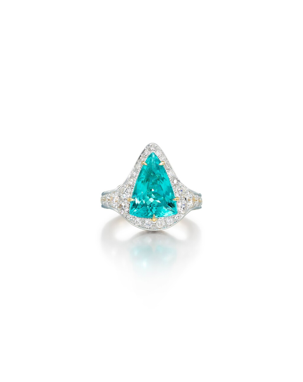 View full screen - View 1 of Lot 1737. PARAÍBA TOURMALINE AND DIAMOND RING | 5.07卡拉 天然「巴西」帕拉伊巴碧璽 配 鑽石 戒指.