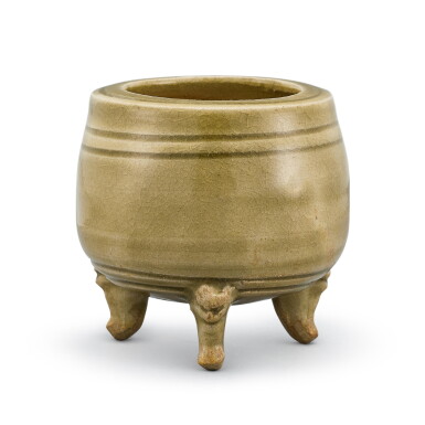 View full screen - View 1 of Lot 465. A Yaozhou celadon tripod censer Jin dynasty | 金 耀州窰青釉三獸足爐.