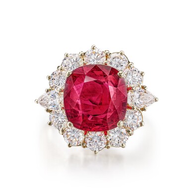 View full screen - View 1 of Lot 2715. Ruby and Diamond Ring | 梵克雅寶 | 6.15 克拉泰國紅寶石 配 鑽石戒指.