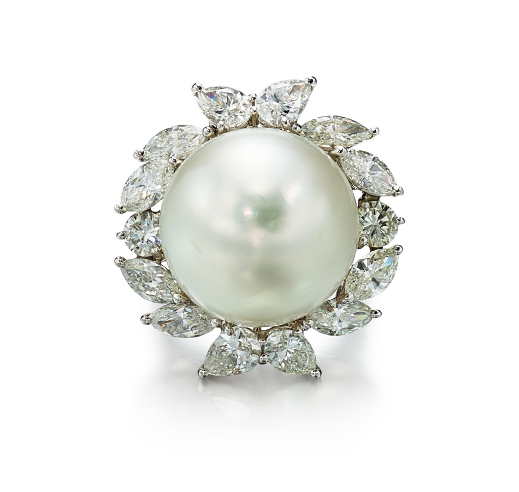 View full screen - View 1 of Lot 9161. PEARL AND DIAMOND RING | 養殖珍珠 配 鑚石 戒指.