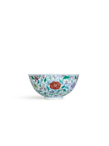 View full screen - View 1 of Lot 2120. A fine doucai and famille-rose ‘floral’ bowl, Mark and period of Yongzheng | 清雍正 鬪彩加粉彩花卉紋盌 《大清雍正年製》款 .