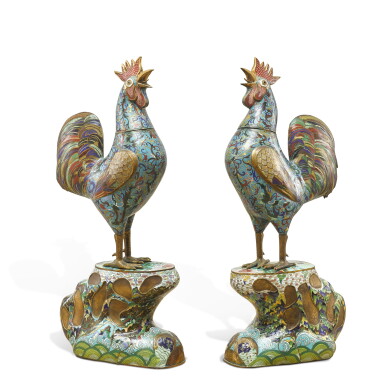 View full screen - View 1 of Lot 3579. A pair of cloisonné enamel roosters, Qing dynasty, 19th century | 清十九世紀 掐絲琺瑯天雞擺件一對.