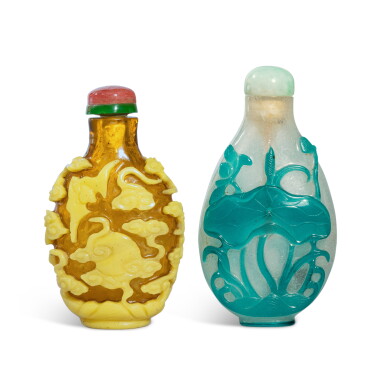 View full screen - View 1 of Lot 783. Two glass overlay snuff bottles, Qing dynasty | 清 套料鼻煙壺一組兩件.