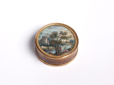 View full screen - View 1 of Lot 174. A gilt-metal mounted blond tortoiseshell boîte-à-miniature, Paris, circa 1775 | Boîte-à-miniature en écaille blonde montée en métal doré, Paris, vers 1775.