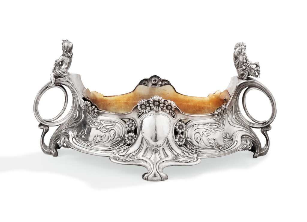 View full screen - View 1 of Lot 30. AN OVAL SILVER JARDINIÈRE WITH FITTED BRASS LINER, SY & WAGNER, BERLIN, CIRCA 1900 | JARDINIÈRE OVALE EN ARGENT ET SA DOUBLURE EN LAITON PAR SY & WAGNER BERLIN, VERS 1900.