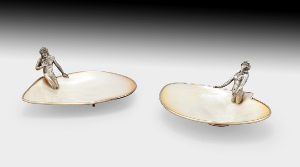 View full screen - View 1 of Lot 226. An Italian pair of mother-of-pearl and silver stands, Ilario Pradella for Buccellati, Milan, circa 1970 | Paire de présentoirs en nacre et argent par Ilario Pradella pour Buccellati, Milan, vers 1970.