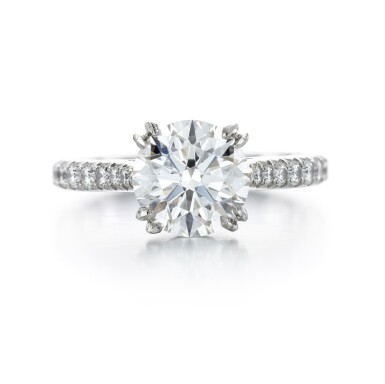 View full screen - View 1 of Lot 204. Diamond ring.