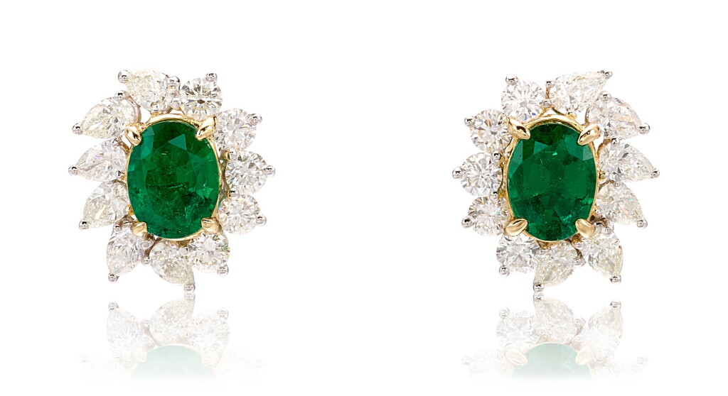 View full screen - View 1 of Lot 1250. PAIR OF EMERALD AND DIAMOND EARRINGS | 「贊比亞」祖母綠 配 鑽石 耳環一對 ( 祖母綠共重3.86卡拉 ).