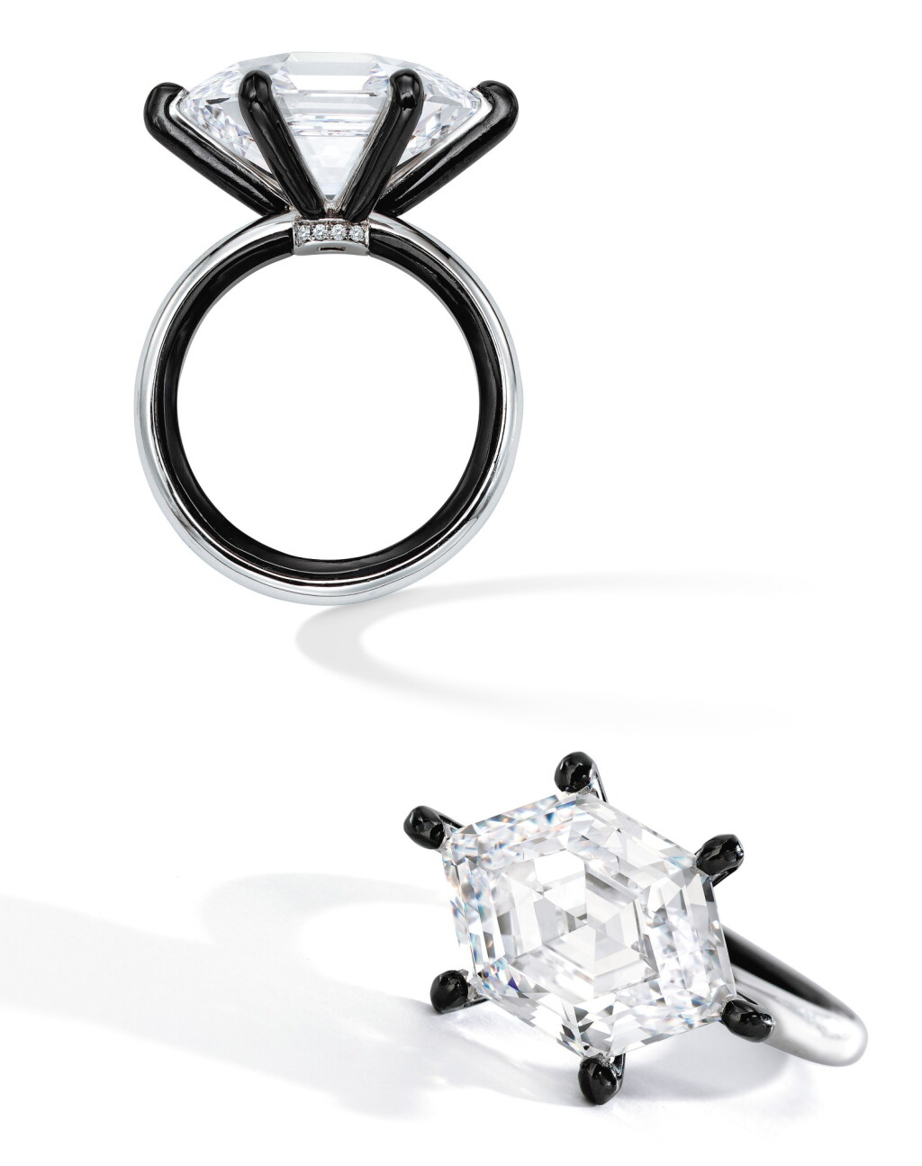 View full screen - View 1 of Lot 71. DIAMOND RING.