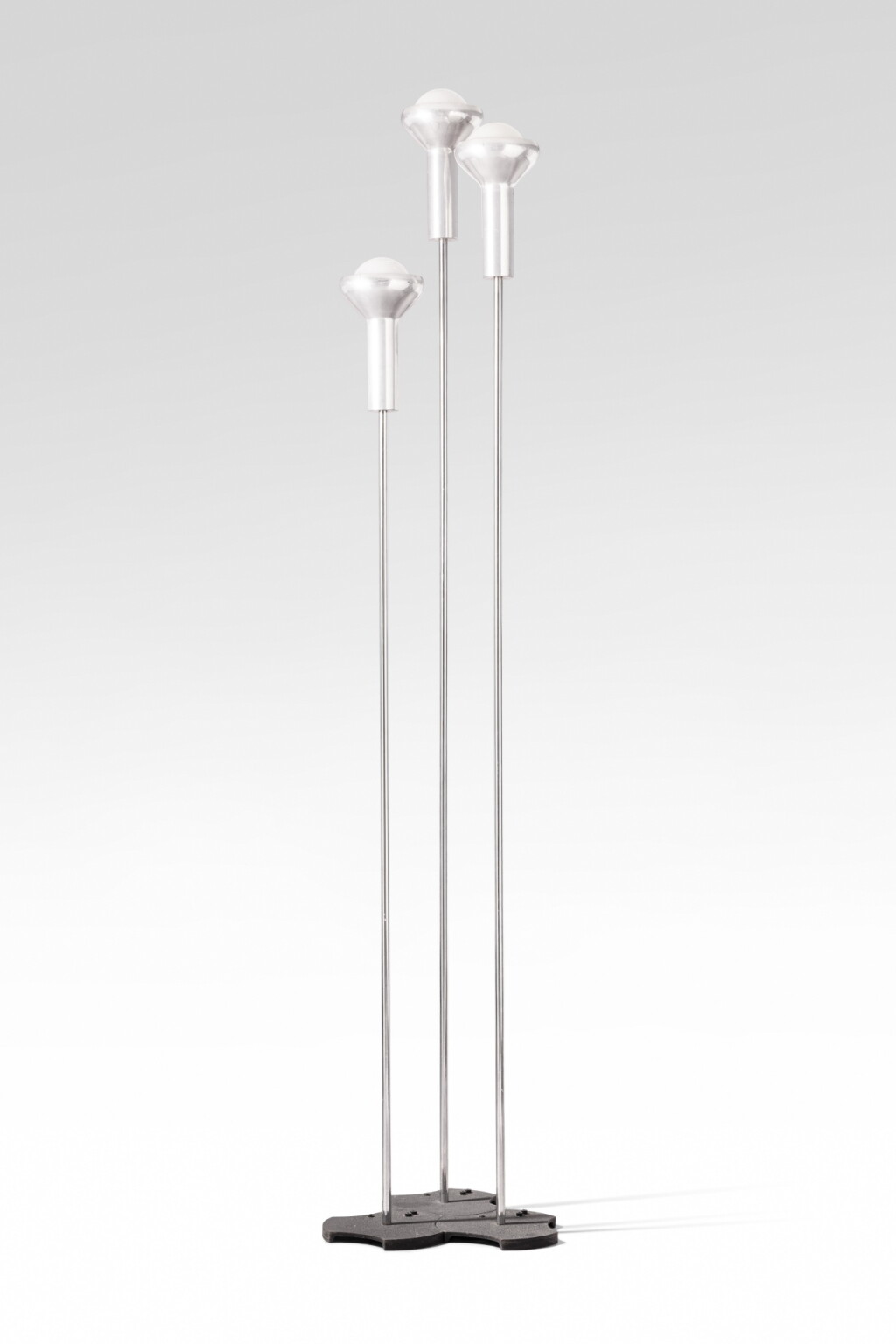View full screen - View 1 of Lot 109. Lampadaire modèle N°1073/3.