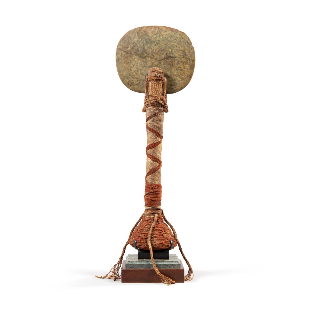 View full screen - View 1 of Lot 43. Kanak chief's ceremonial giokono axe, New Caledonia | Hache ostensoir giokono, Kanak, Nouvelle-Calédonie.