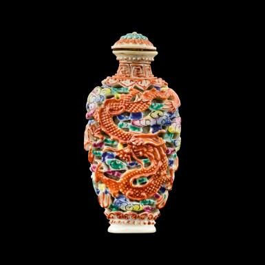 View full screen - View 1 of Lot 1003. A famille-rose porcelain 'dragon and phoenix' snuff bottle Seal mark and period of Jiaqing | 清嘉慶 粉彩雕瓷龍鳳呈祥紋鼻煙壺 《嘉慶年製》款.
