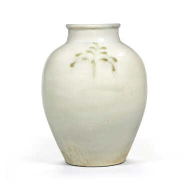 View full screen - View 1 of Lot 63. A very rare white-glazed and iron-green decorated 'floral' jar, Five Dynasties | 五代 白釉點彩罐.