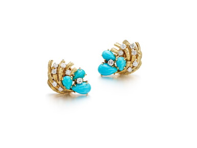 View full screen - View 1 of Lot 1657. Pair of Turquoise and Diamond Ear Clips | 卡地亞 | 綠松石 配 鑽石 耳夾一對.