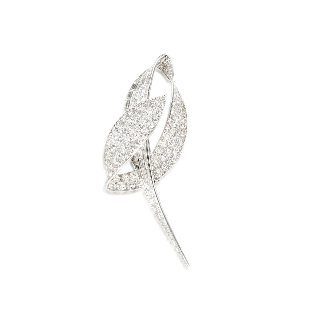 View full screen - View 1 of Lot 574. Diamond brooch.