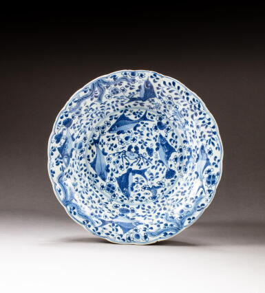 View full screen - View 1 of Lot 115. A blue and white fluted-rim 'fish' dish, Qing dynasty, 17th century | 清十七世紀 青花魚藻紋盤.