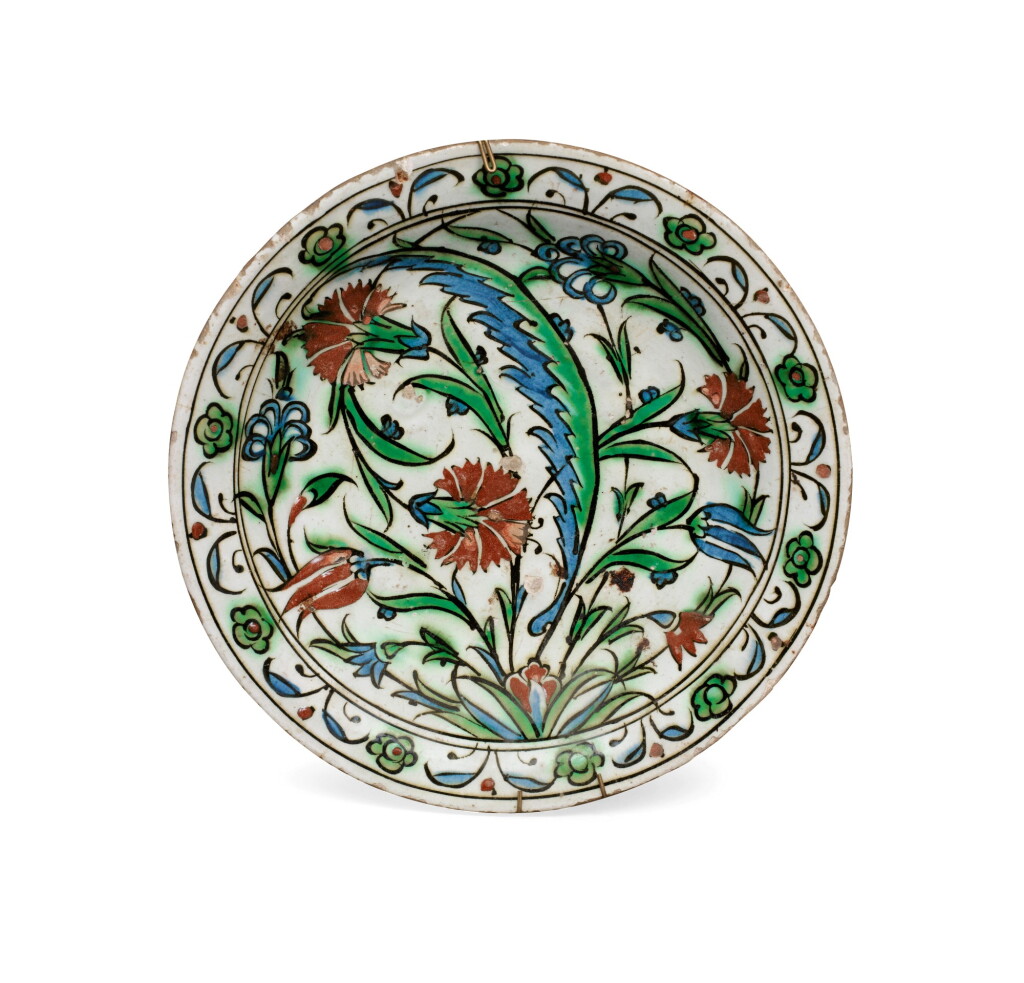 View full screen - View 1 of Lot 9. An Iznik polychrome pottery dish, Ottoman Turkey, 17th century | Plat en poterie polychrome d'Iznik, Turquie ottomane, XVIIe siècle.