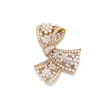 View full screen - View 1 of Lot 182. Broche diamants | Diamond brooch.