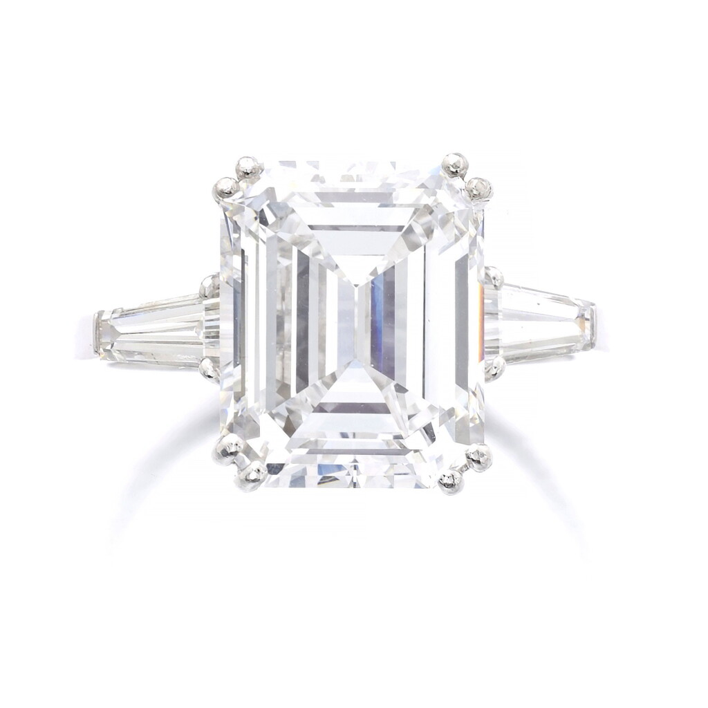 View full screen - View 1 of Lot 1025. Diamond ring.