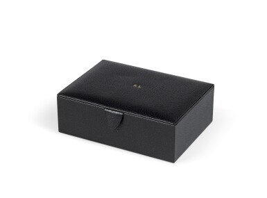 View full screen - View 1 of Lot 2009. Smythson, England, A black leather jewellery case, with a KL monogram | Smythson, Angleterre, Coffret à bijoux en cuir noir, chiffré KL.