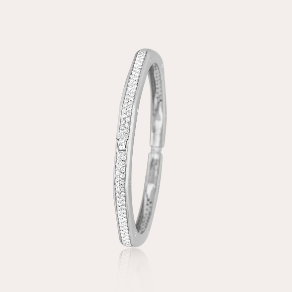 View full screen - View 1 of Lot 2135. Royal Oak A white gold and diamond-set bangle, Circa 2010 | 愛彼 | 皇家橡樹系列 | 白金鑲鑽石手鐲,約2010年製.