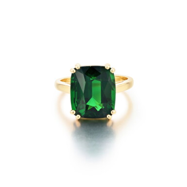 View full screen - View 1 of Lot 126. Bague grenat tsavorite | Tsavorite garnet ring.