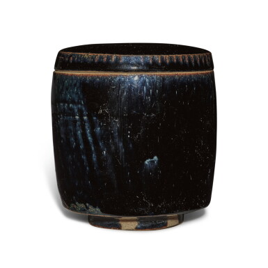 View full screen - View 1 of Lot 1389. A black-glazed cylindrical jar and cover, Northern Song / Jin dynasty | 北宋 / 金 黑釉蓋罐.