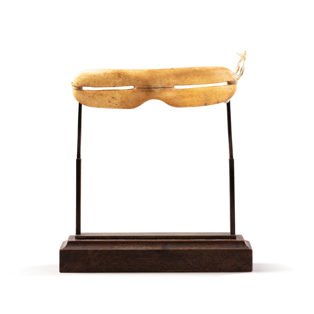 View full screen - View 1 of Lot 135. Inuit snow Goggles, Alaska, Late 19th-Early 20th century | Lunettes de neige, Inuit, Alaska, fin XIXe siècle-début XXe siècle.