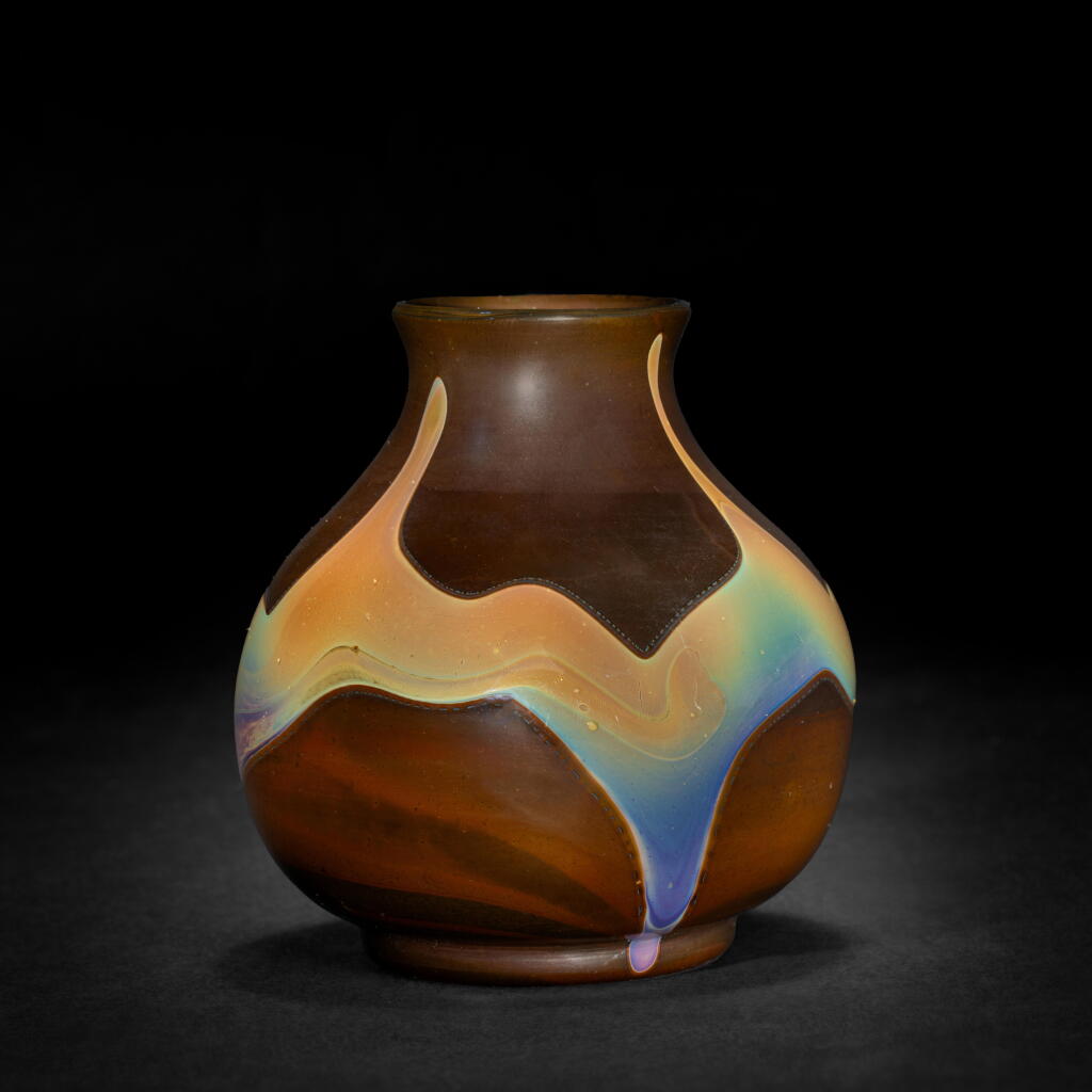 View full screen - View 1 of Lot 13. Vase.
