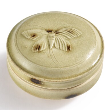 View full screen - View 1 of Lot 109. A rare celadon-glazed 'butterfly' box and cover, Tang dynasty / Five dynasties | 唐 / 五代 青釉點褐彩瑞蝶紋小蓋盒.