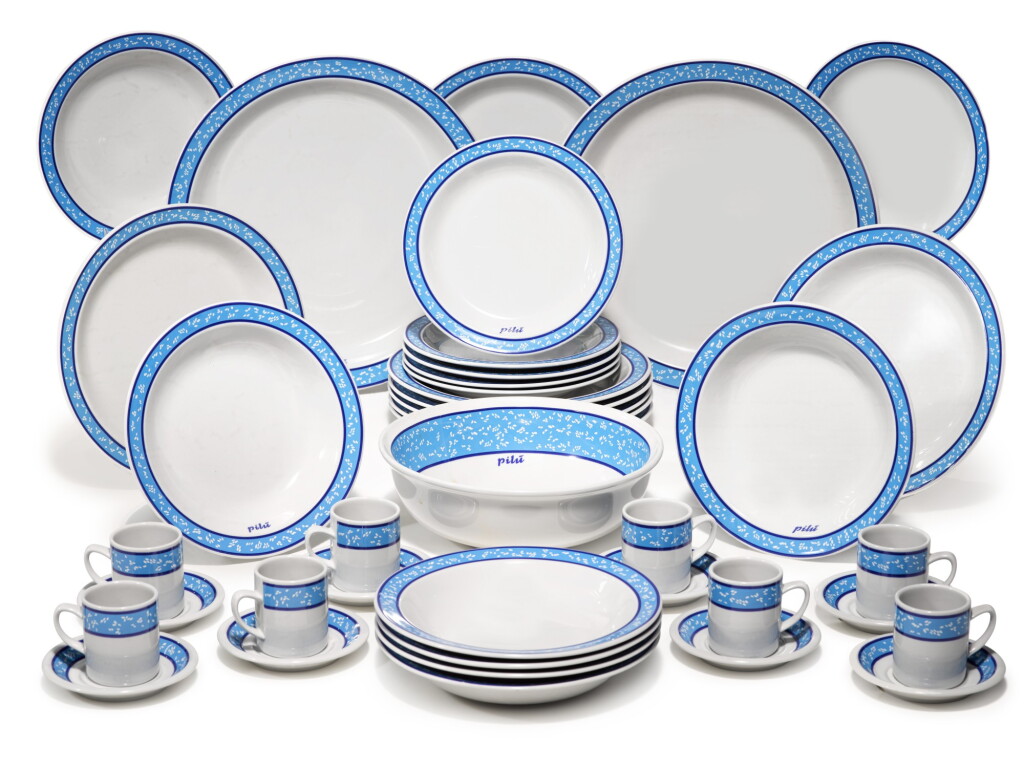 View full screen - View 1 of Lot 84. A Mancioli porcelain part-service, Modern.