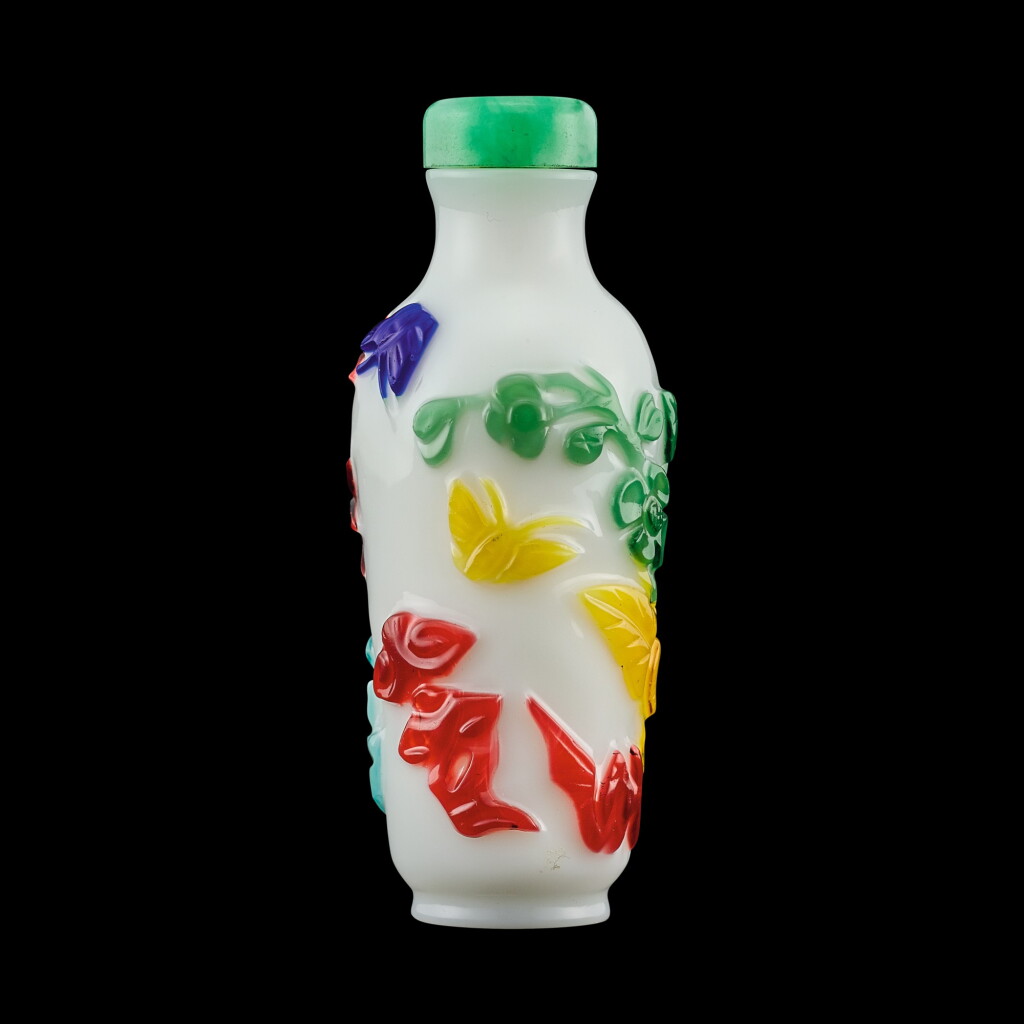 View full screen - View 1 of Lot 1052. A five-colour overlay glass 'prunus and bamboo' snuff bottle, Qing dynasty, 19th century | 清十九世紀 涅白地套五色料梅竹雙清鼻煙壺.