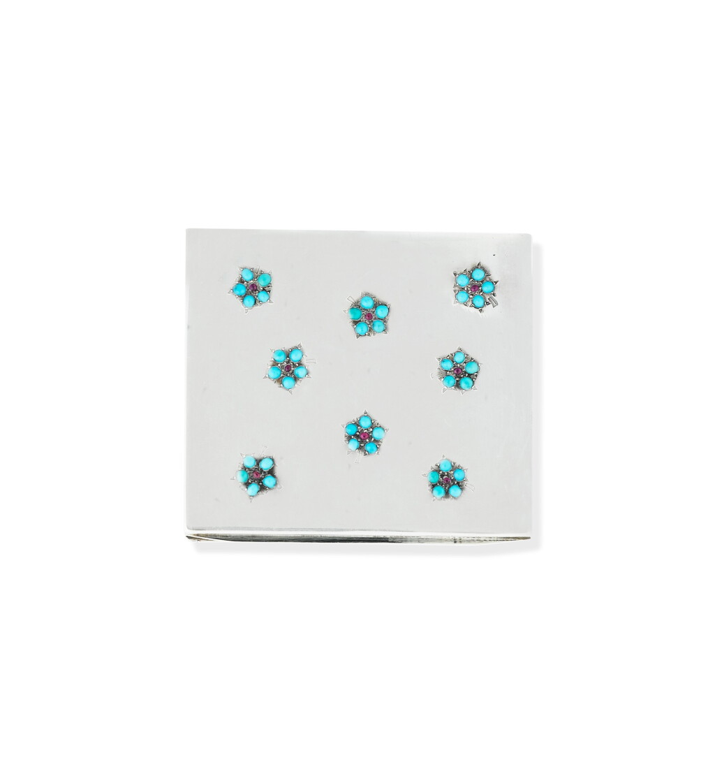 View full screen - View 1 of Lot 63. Poudrier argent, rubis et turquoises | Silver, ruby and turquoise powder compact.
