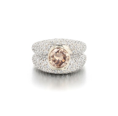 View full screen - View 1 of Lot 174. Bague diamant Fancy Brun et diamants | Fancy Brown diamond and diamond ring.