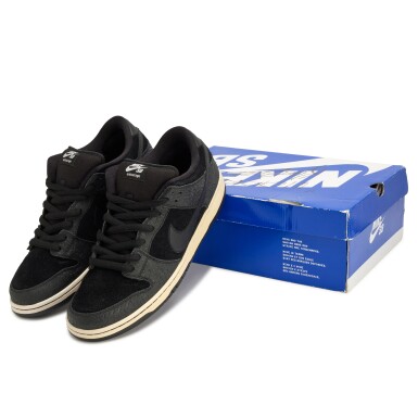 View full screen - View 1 of Lot 50. Kevin Dillon Signed & Inscribed Box | Nike SB Dunk Low ‘Entourage’ Sample | Size 12.