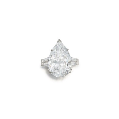 View full screen - View 1 of Lot 86. Diamond Ring.
