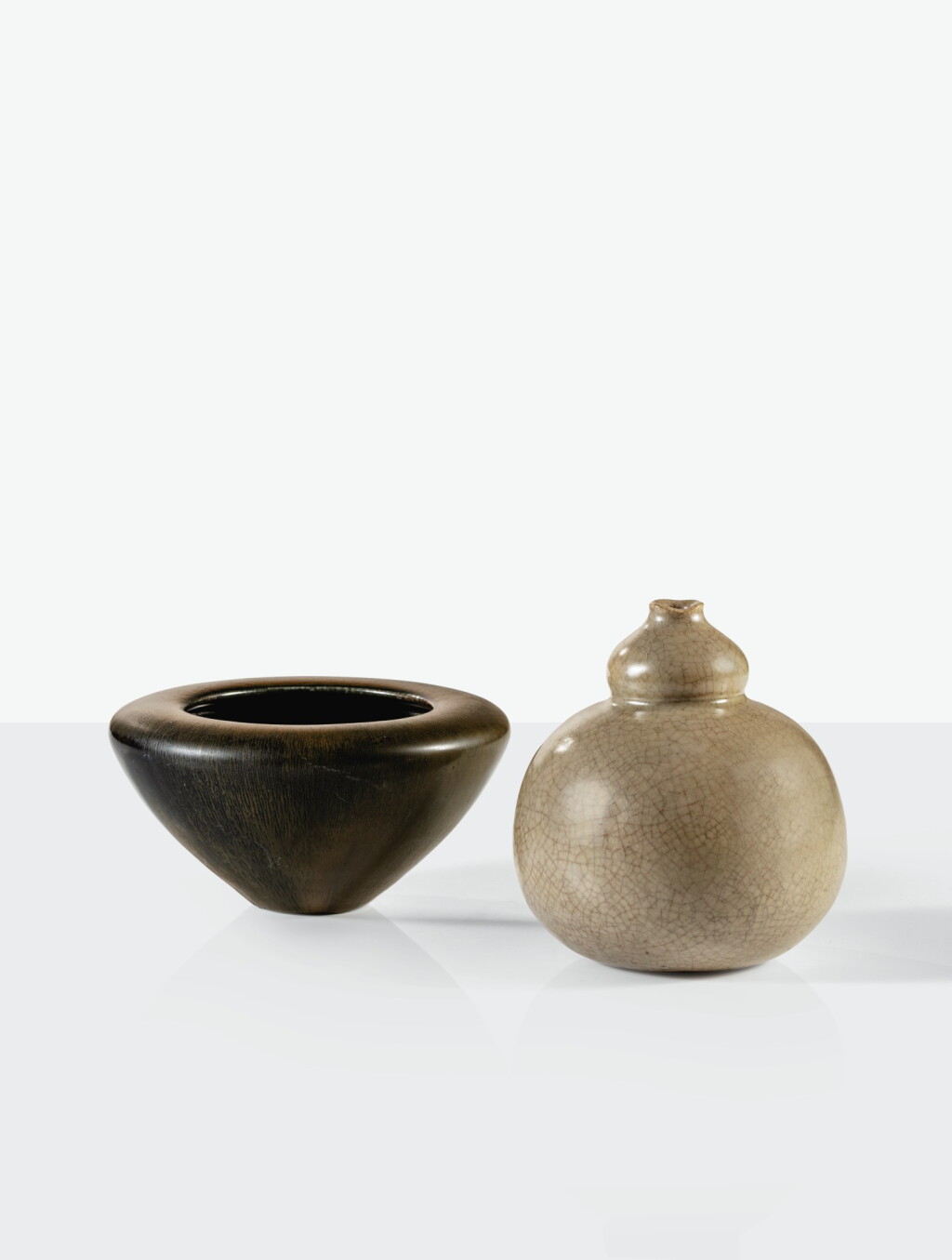 View full screen - View 1 of Lot 20. Vase et coupe.