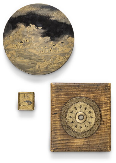 View full screen - View 1 of Lot 135. DEUX SUZURIBAKO EN LAQUE JAPON, ÉPOQUE EDO - MEIJI | 日本 江戸至明治時代 蒔絵繪漆硯盒二件 |Two lacquer suzuribako, Japan, Edo-Meiji period.