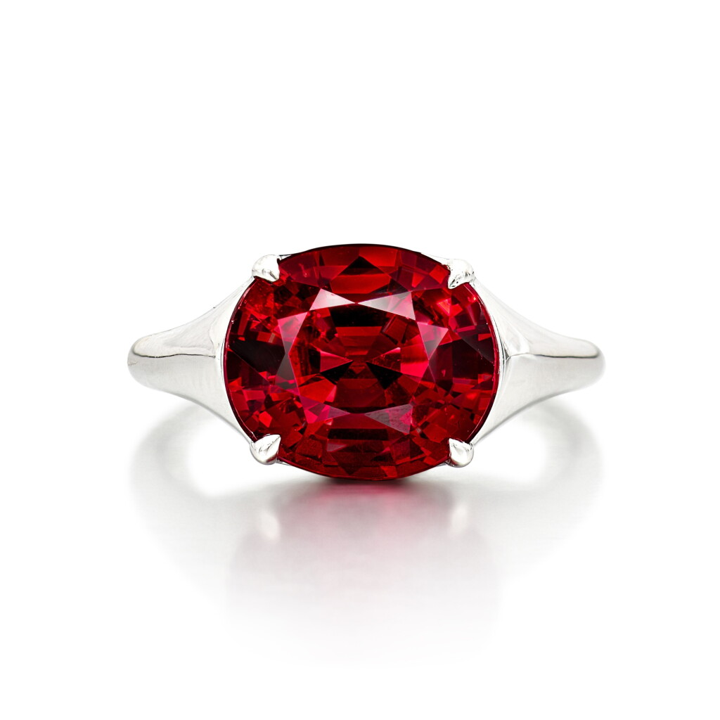 View full screen - View 1 of Lot 1341. RUBY RING | 5.33克拉 天然 「莫桑比克赤紅色」未經加熱紅寶石 配 鑽石 戒指.