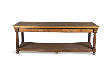 View full screen - View 1 of Lot 224. An oak couture table, first half 20th century.