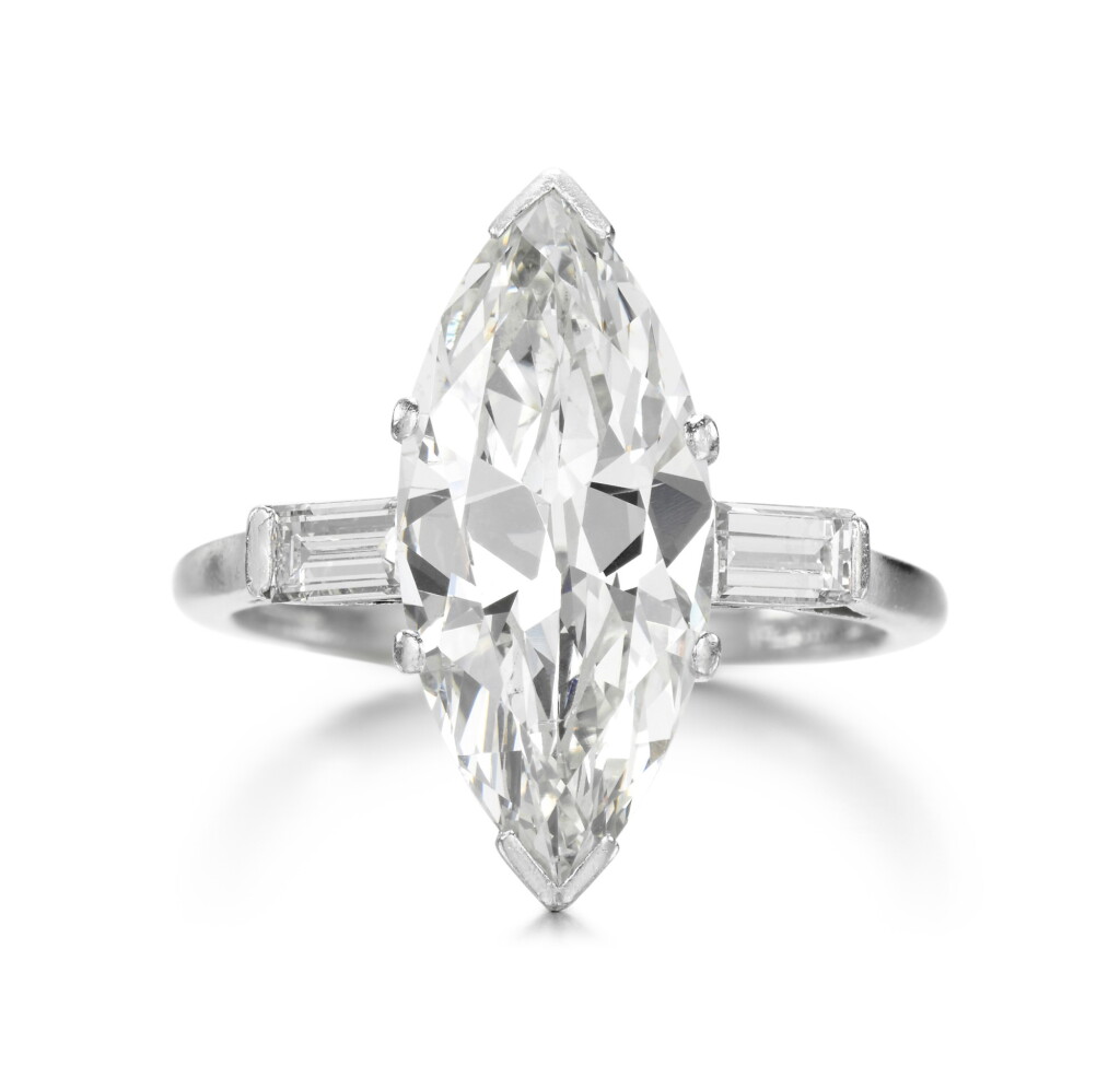 View full screen - View 1 of Lot 25. DIAMOND RING.