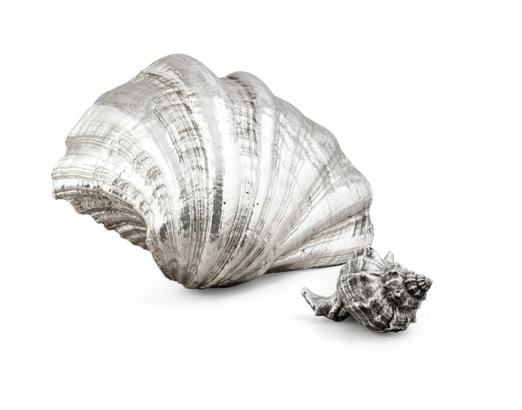 View full screen - View 1 of Lot 9. Two shells with silver mounts, Federico Buccellati, Milan, modern | Deux coquillages montés en argent par Federico Buccellati, Milan, moderne.