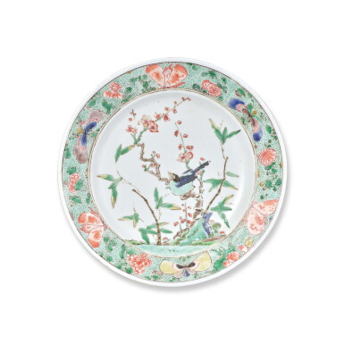 View full screen - View 1 of Lot 817. A famille-verte 'magpie and prunus' dish, Qing dynasty, Kangxi period | 清康熙 五彩喜上眉梢圖盤.