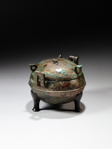 View full screen - View 1 of Lot 56. An archaic bronze ritual food vessel and cover (Ding), Han dynasty | 漢 銅三足蓋鼎.